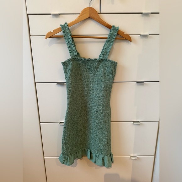 Zara Smocked Mini Dress – Green XS– Excellent Condition - Picture 2 of 5